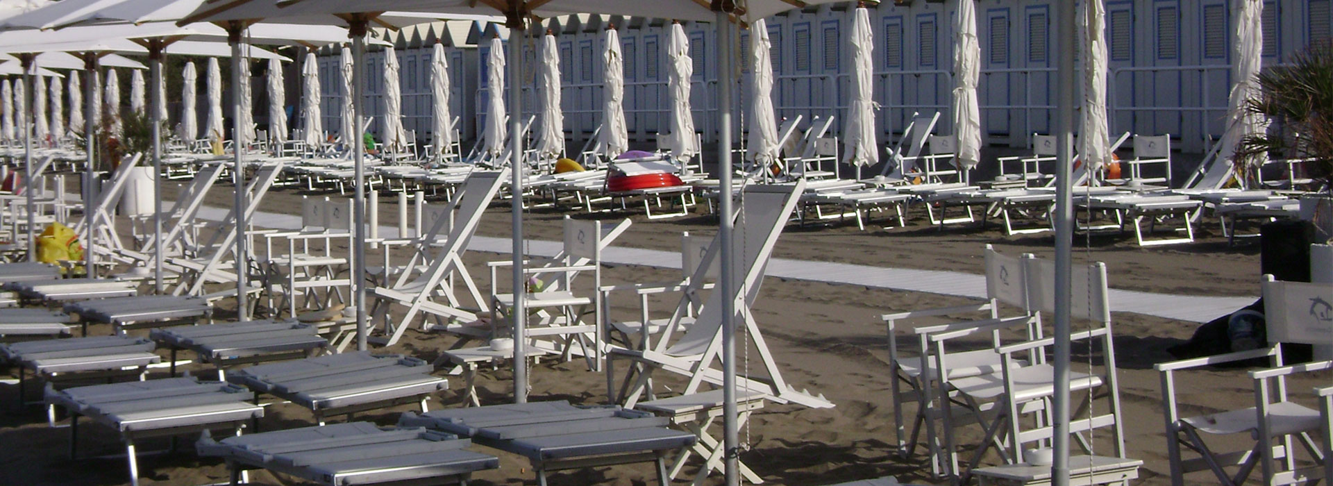 ombrelloni lettini sdraio stabilimenti balneari
